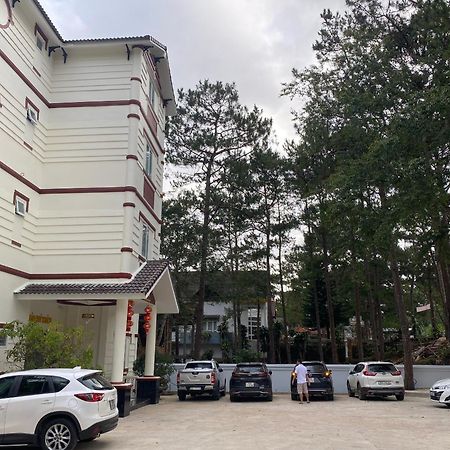 Hotel Khach San Hung Viet Kon Tum Exterior foto